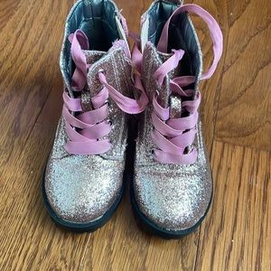 Size 6, pink glitter toddler girls boots, worn once. Side zip